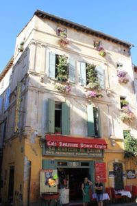 balconi decorati Arles